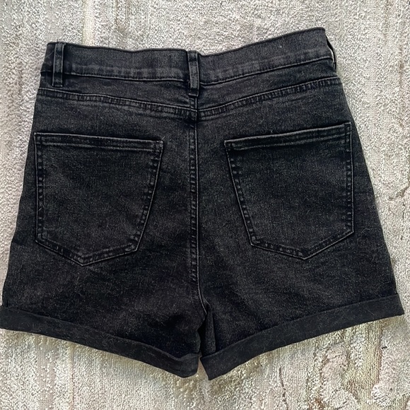 BLACK SHORT JEAN SHORTS - Picture 2 of 3